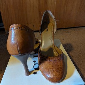 Stamped leather high heals